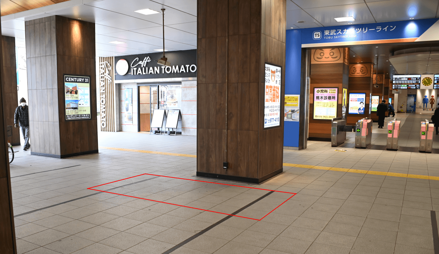 北越谷駅1階コンコース